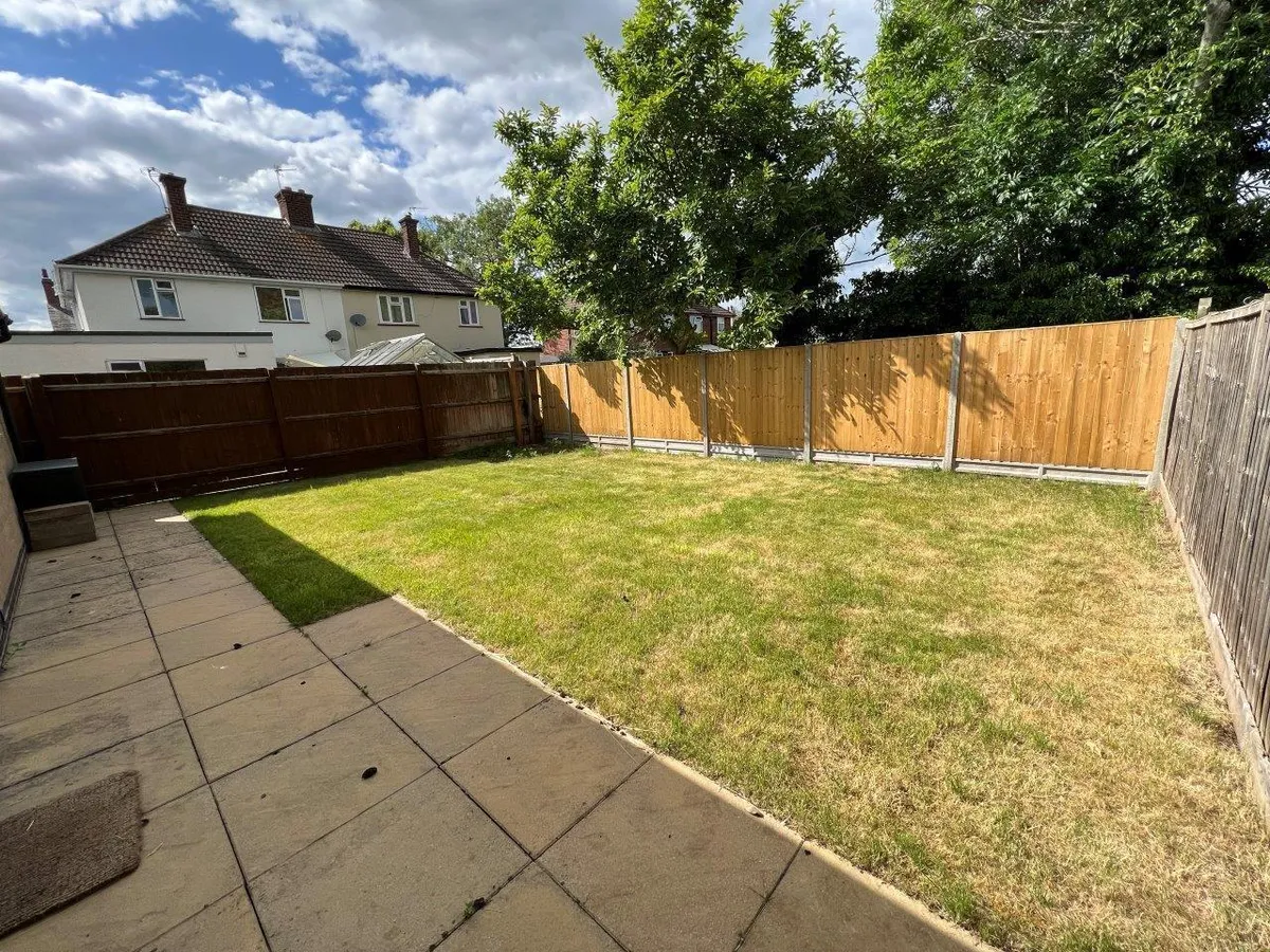 GLEBE ROAD, QUENIBOROUGH, LEICESTER
