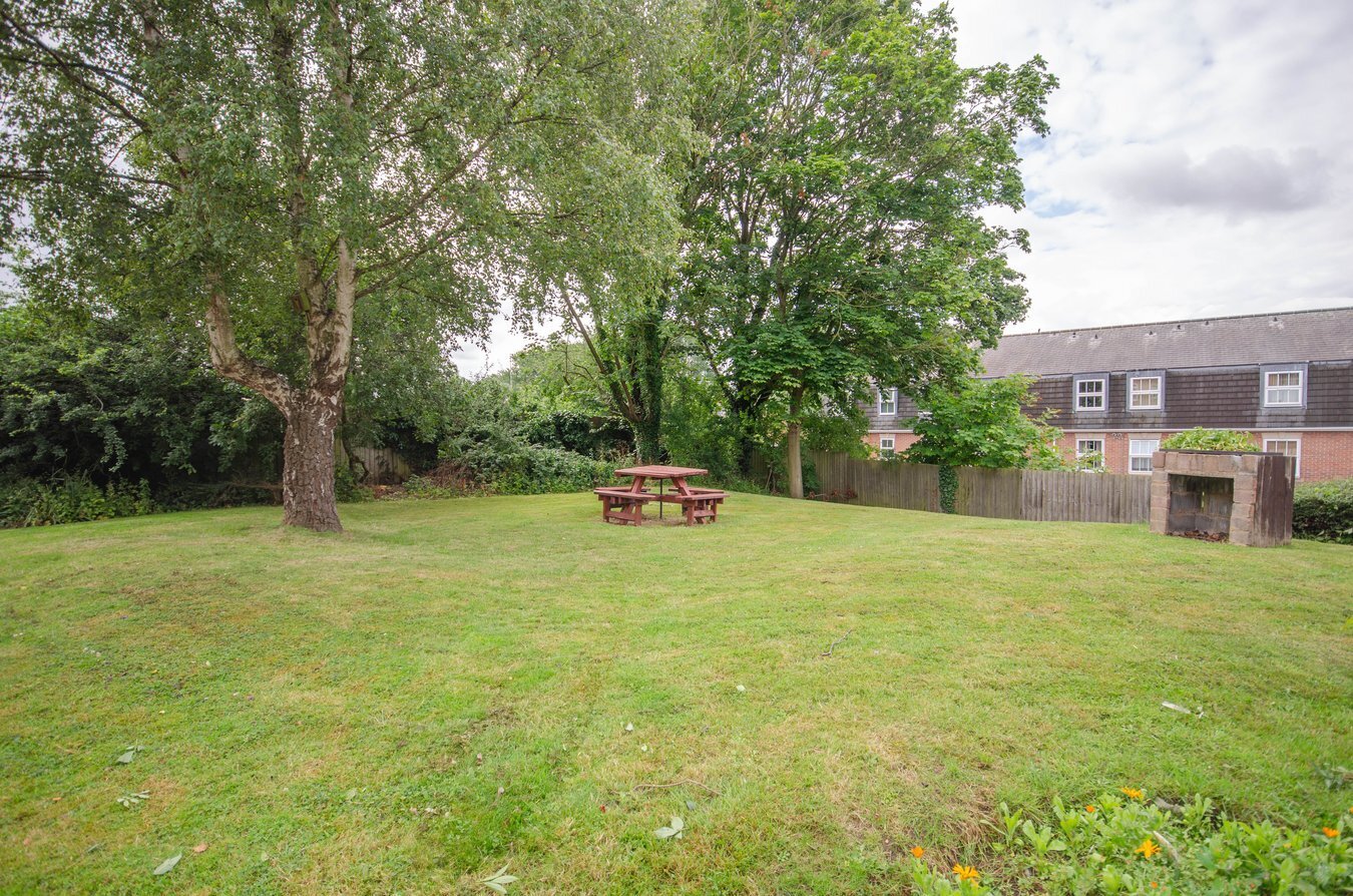 2 bedroom property for sale in Rankine Close, Newbold upon Avon, Rugby, CV21 Offers over £145,000