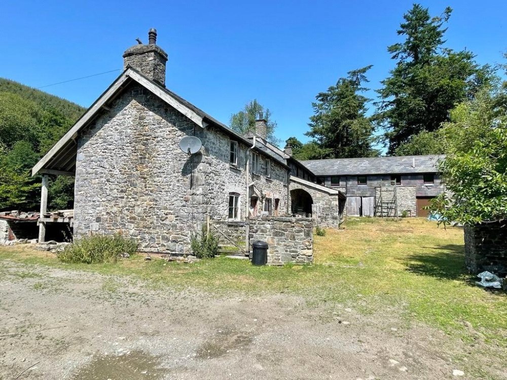 6 bedroom property for sale in Llanfihangel Brynpabuan, Builth Wells, Powys, LD2 Guide price £