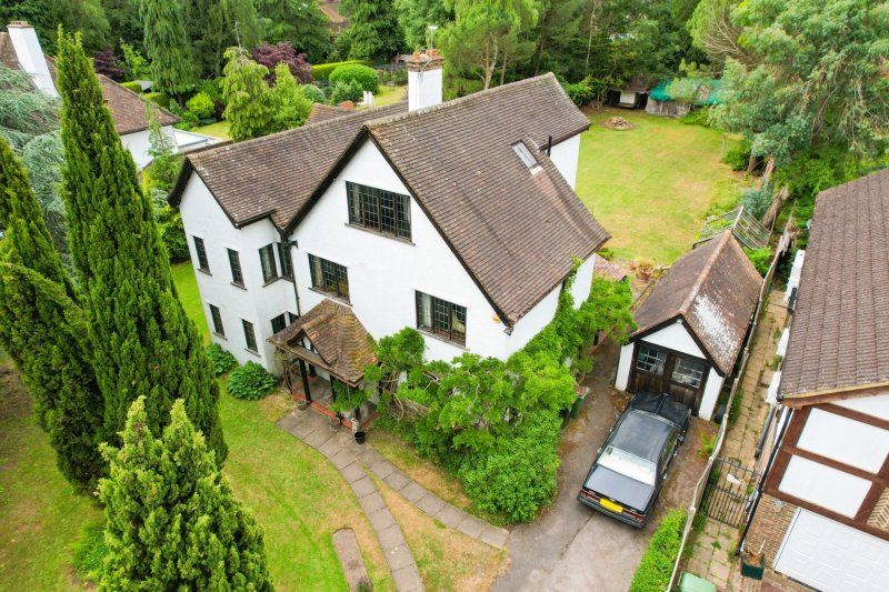 7 bedroom property for sale in Ashley Road, WaltononThames, Surrey