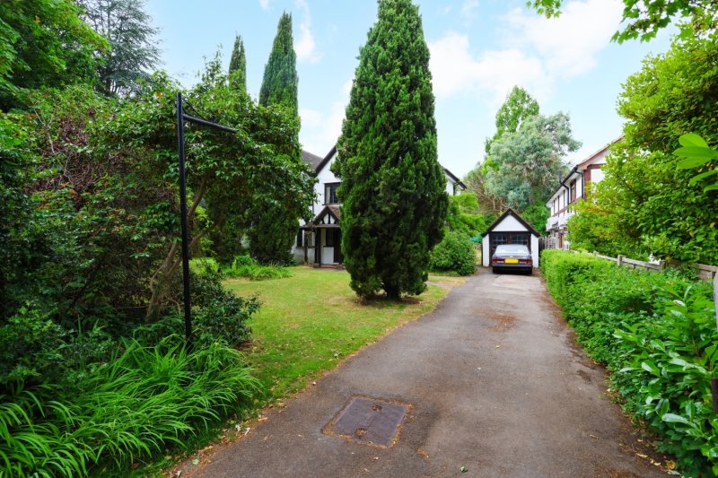 7 bedroom property for sale in Ashley Road, WaltononThames, Surrey