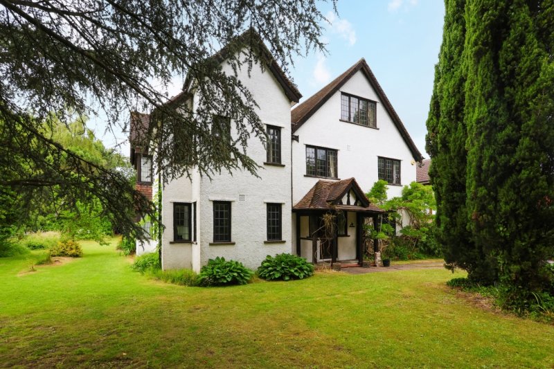 7 bedroom property for sale in Ashley Road, WaltononThames, Surrey