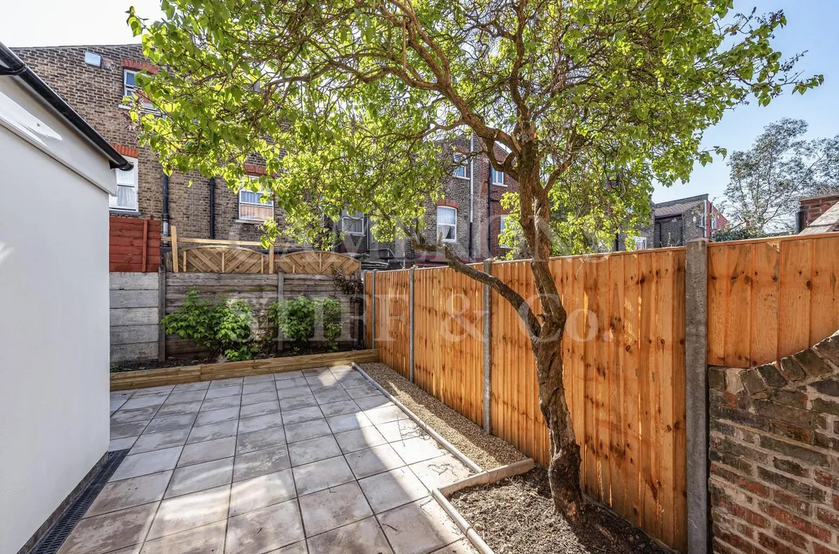 Oaklands Road, Cricklewood, NW2