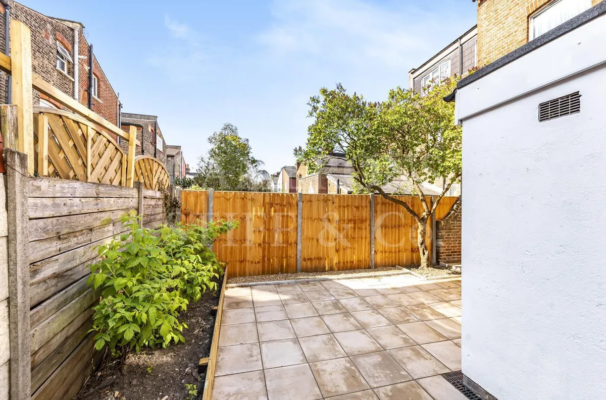 Oaklands Road, Cricklewood, NW2