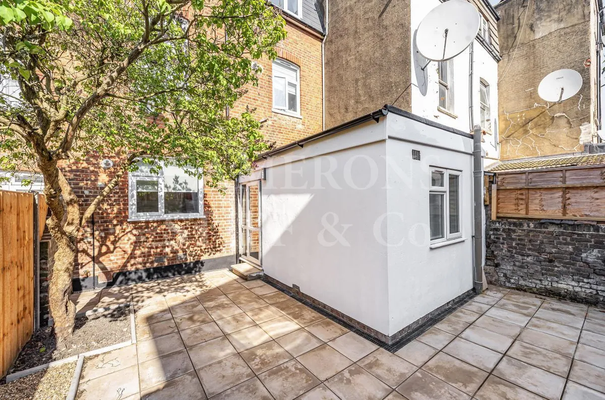 Oaklands Road, Cricklewood, NW2