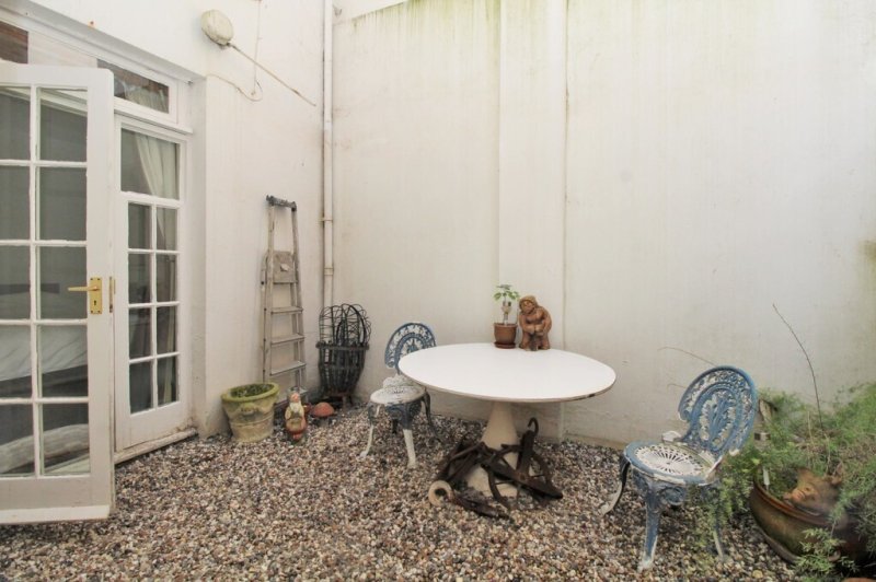 2 bedroom property for sale in Garden Flat Regency Square, Brighton