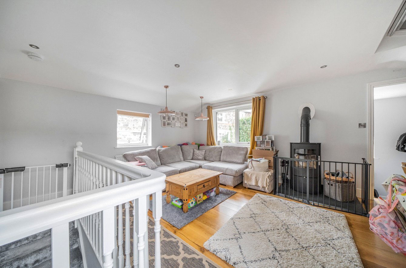 2 bedroom property to let in Fore Street, Bovey Tracey, Newton Abbot