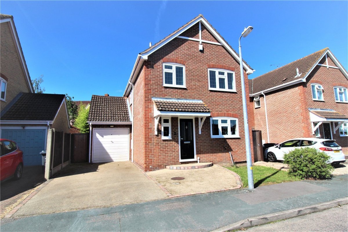 3 bedroom property for sale in Stanley Road, Rochford, Essex, SS4