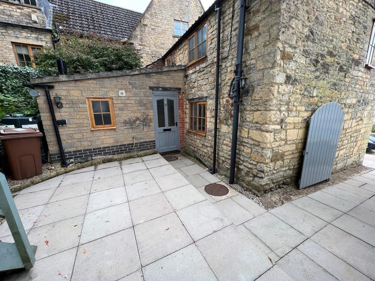 GALE COTTAGE, WALTHAM ON THE WOLDS, MELTON MOWBRAY