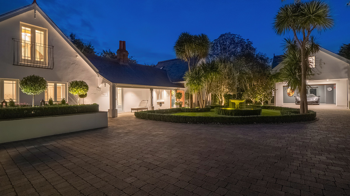 5 bedroom property for sale in Eton Road, Datchet, SL3 Offers over £1,750,000