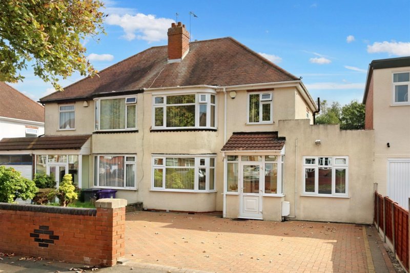 4 bedroom property for sale in Ward Road, Goldthorn Park, Wolverhampton