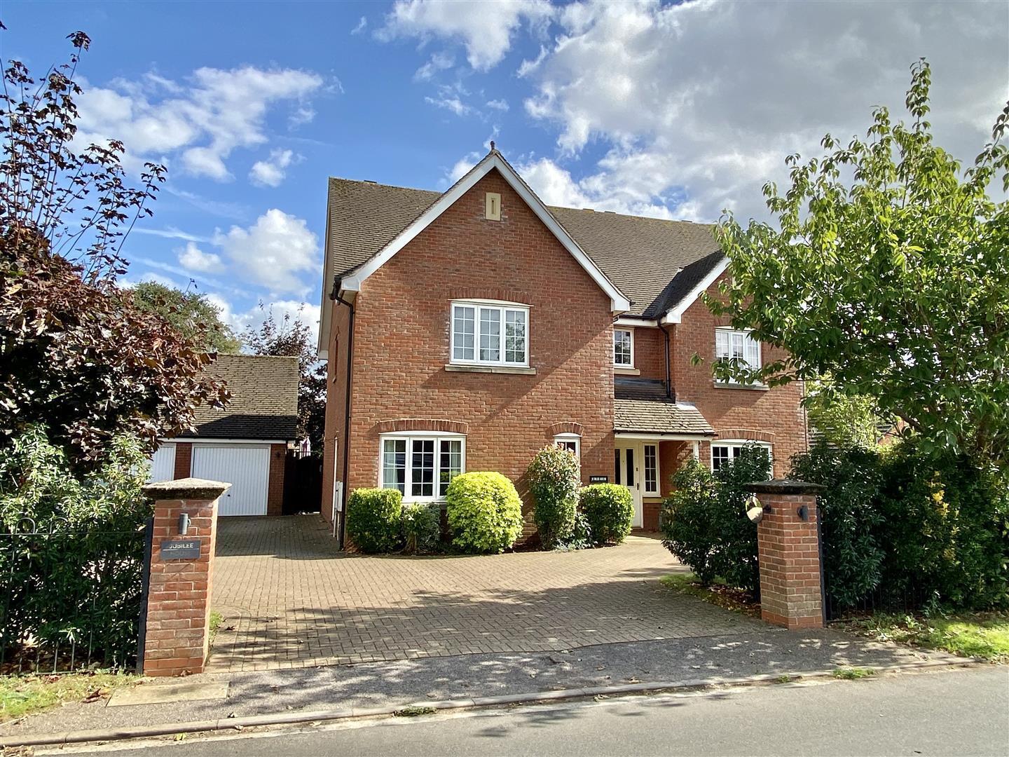 5 bedroom property for sale in Molyneux Drive, Bodicote £700,000