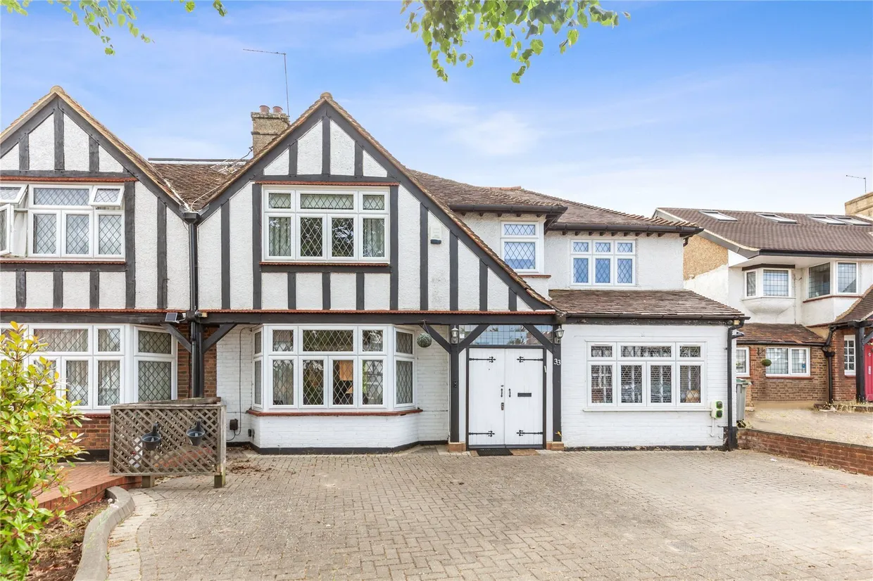 Hillside Gardens, EDGWARE, HA8 photo 1