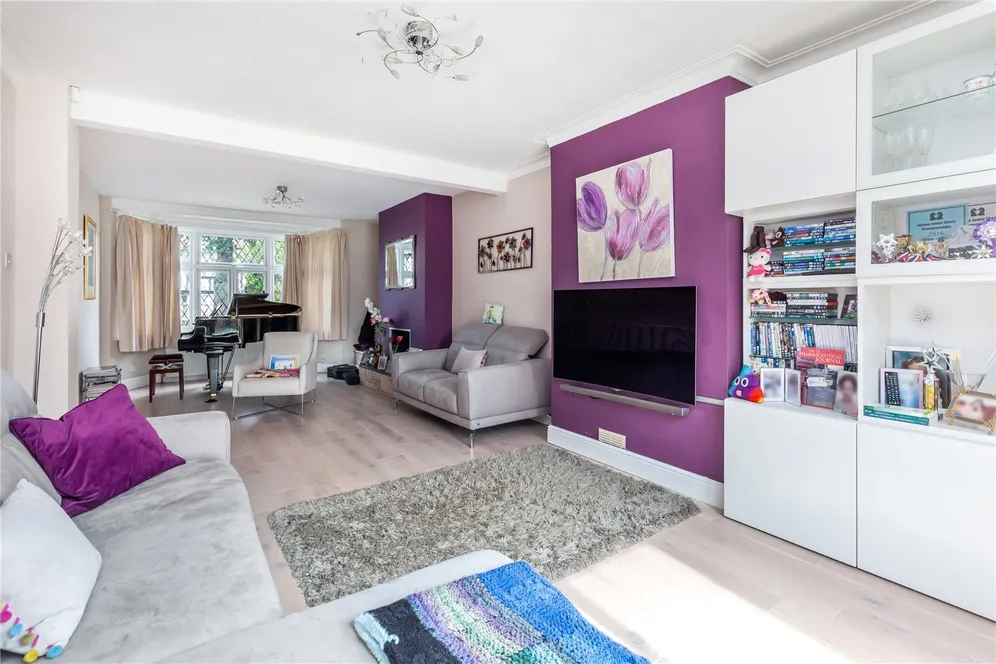 Hillside Gardens, EDGWARE, HA8 photo 2