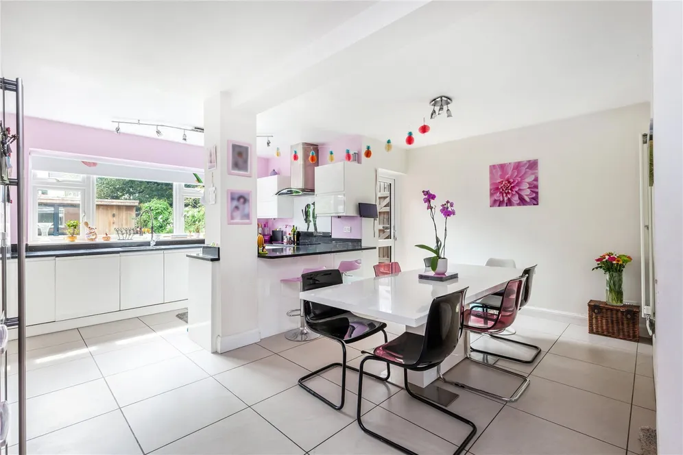 Hillside Gardens, EDGWARE, HA8 photo 5