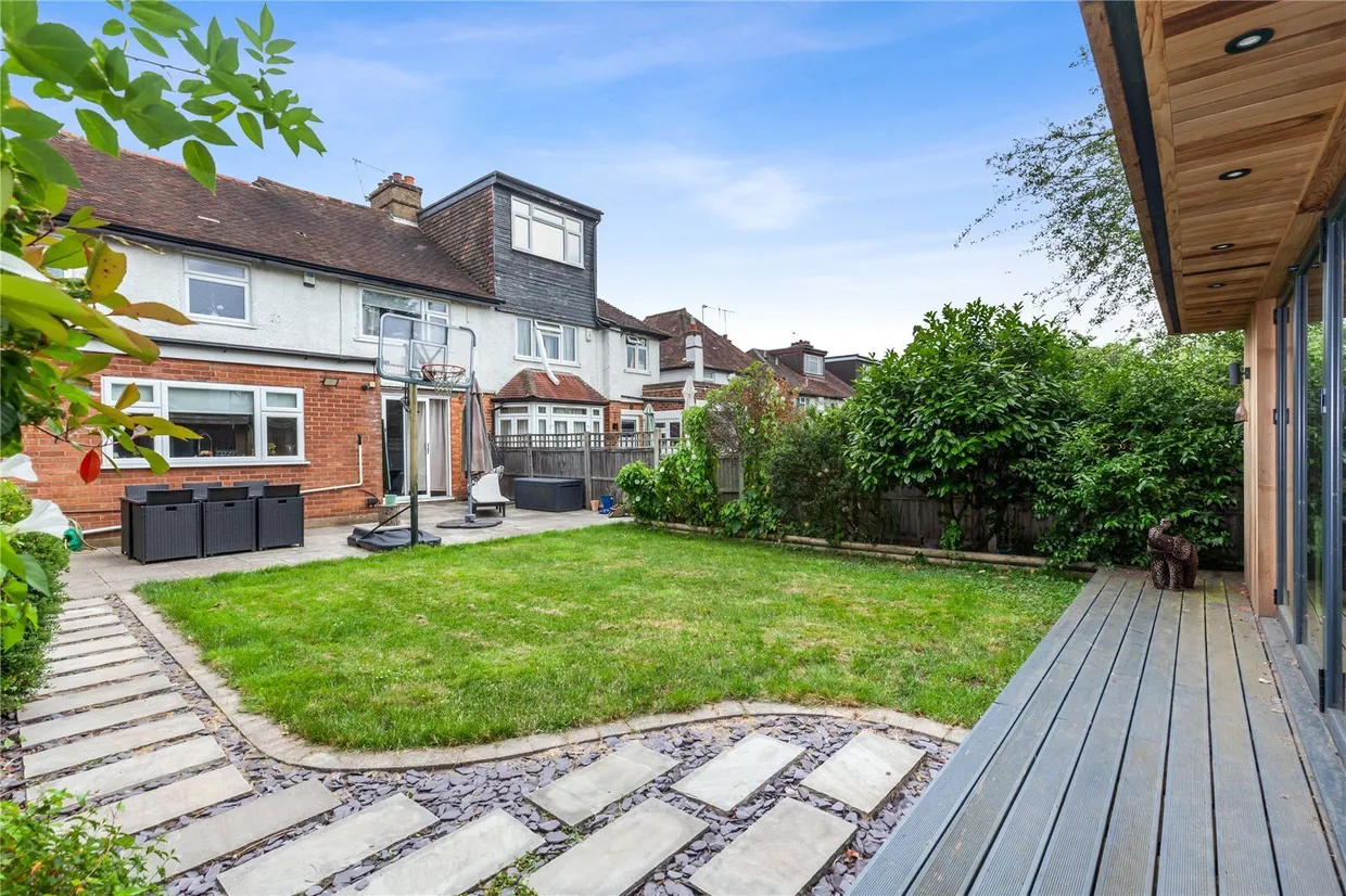 Hillside Gardens, EDGWARE, HA8 photo 8