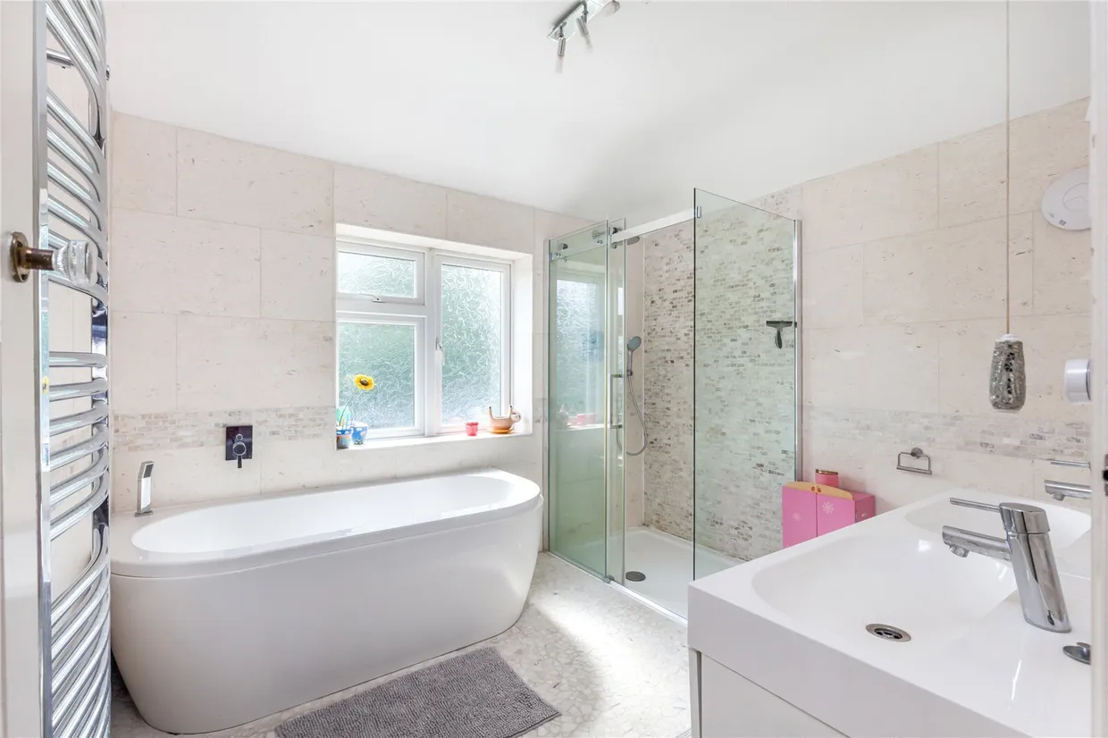 Hillside Gardens, EDGWARE, HA8 photo 11