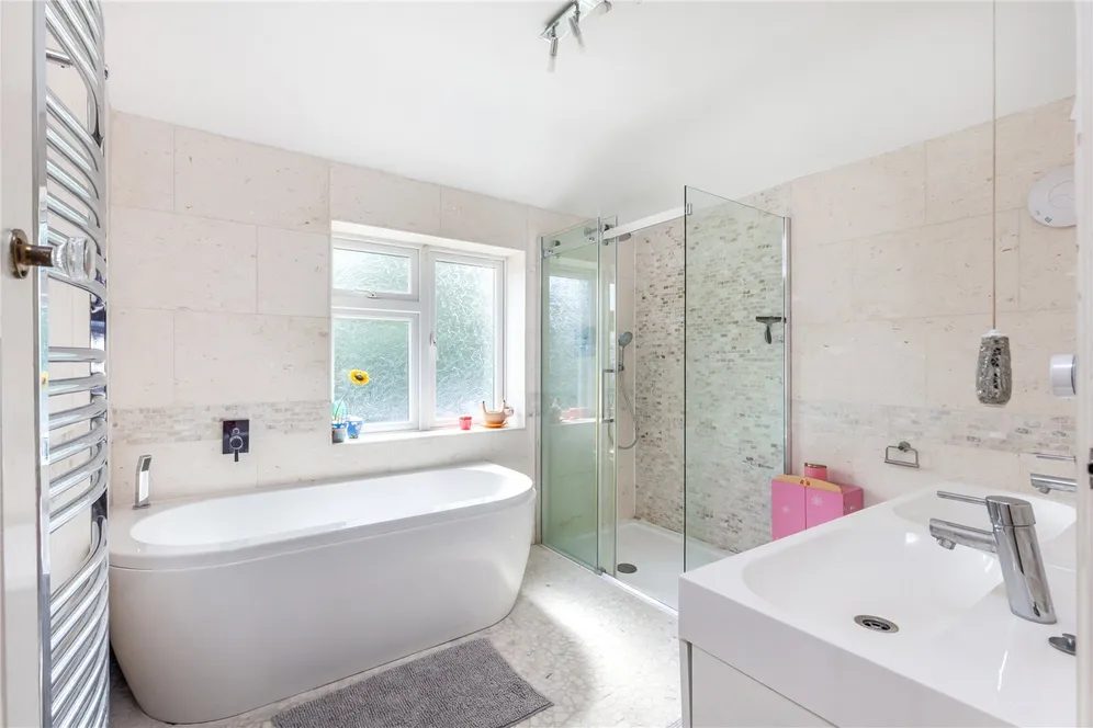 Hillside Gardens, EDGWARE, HA8 photo 11