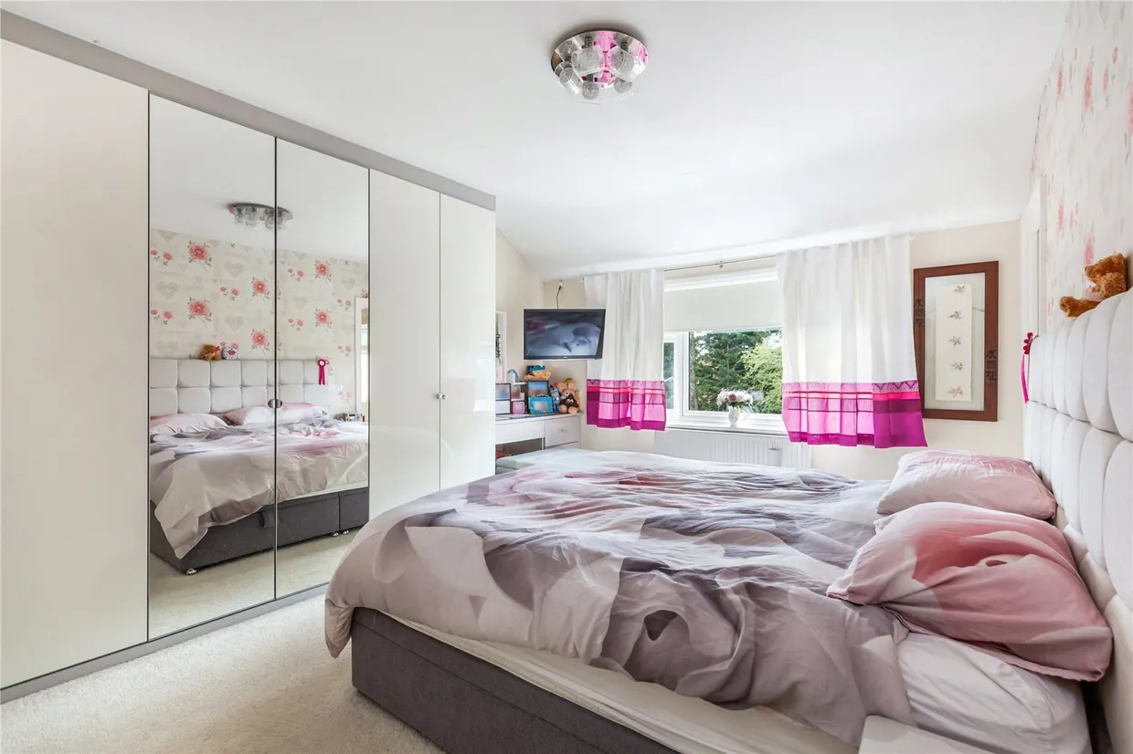 Hillside Gardens, EDGWARE, HA8 photo 14