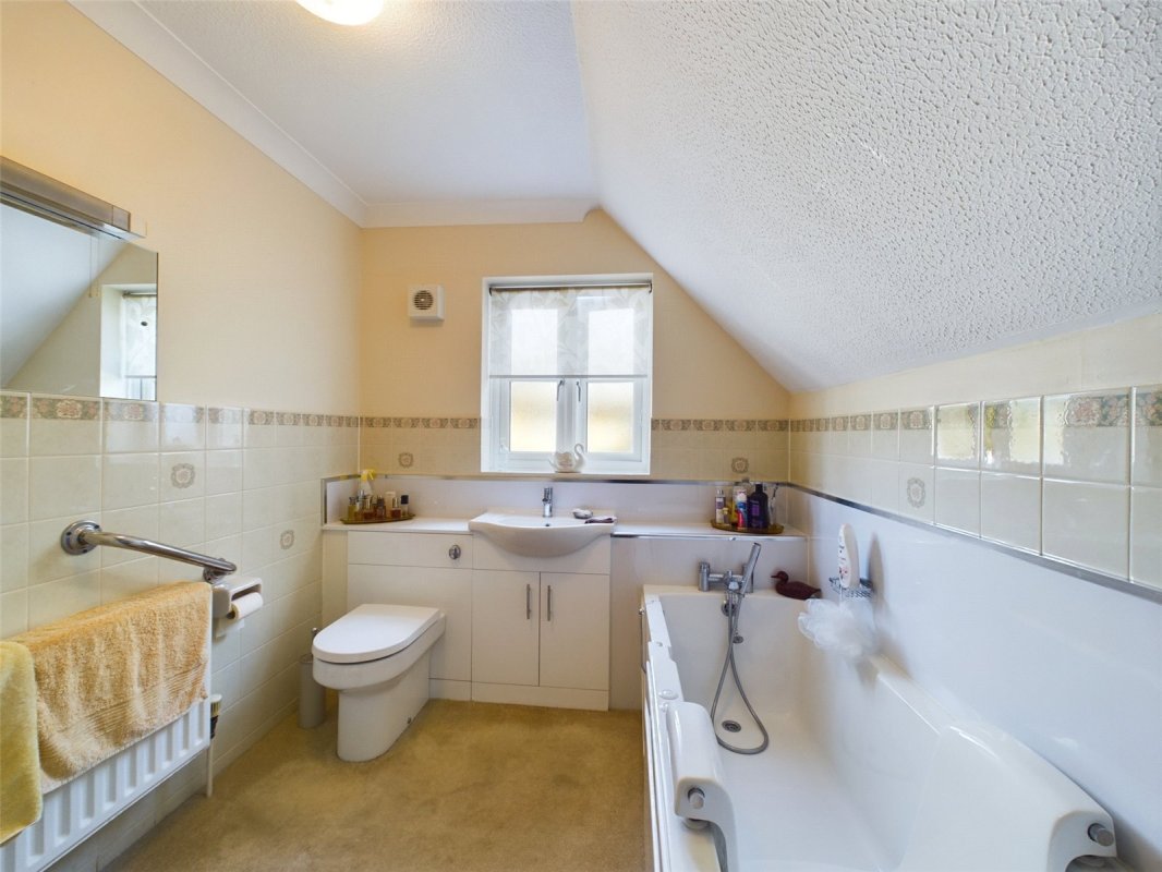 2 bedroom property for sale in Mudeford, Christchurch, Dorset, BH23 £