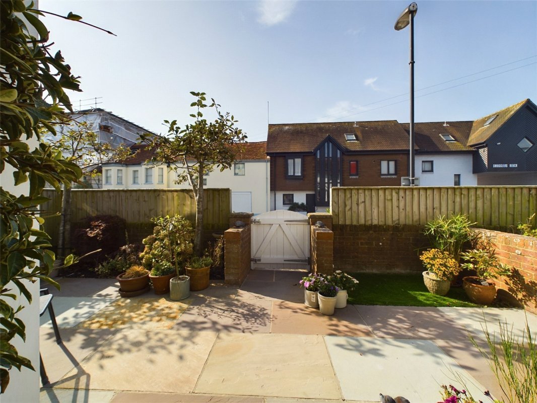 2 bedroom property for sale in Mudeford, Christchurch, Dorset, BH23 £