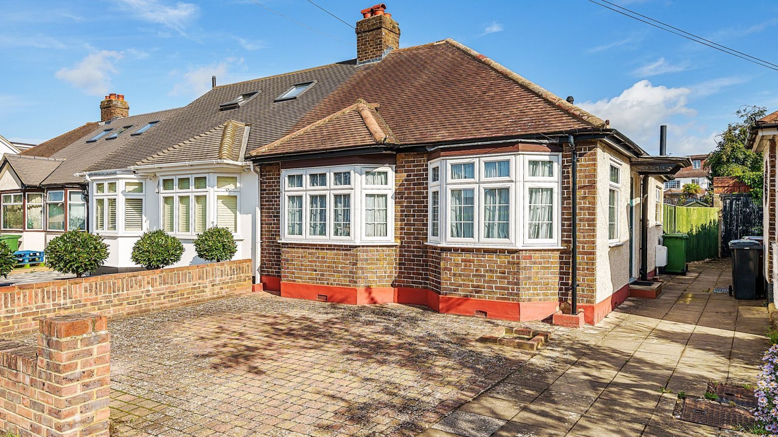 2 bedroom property for sale in Lakehurst Road, Epsom, KT19 Guide