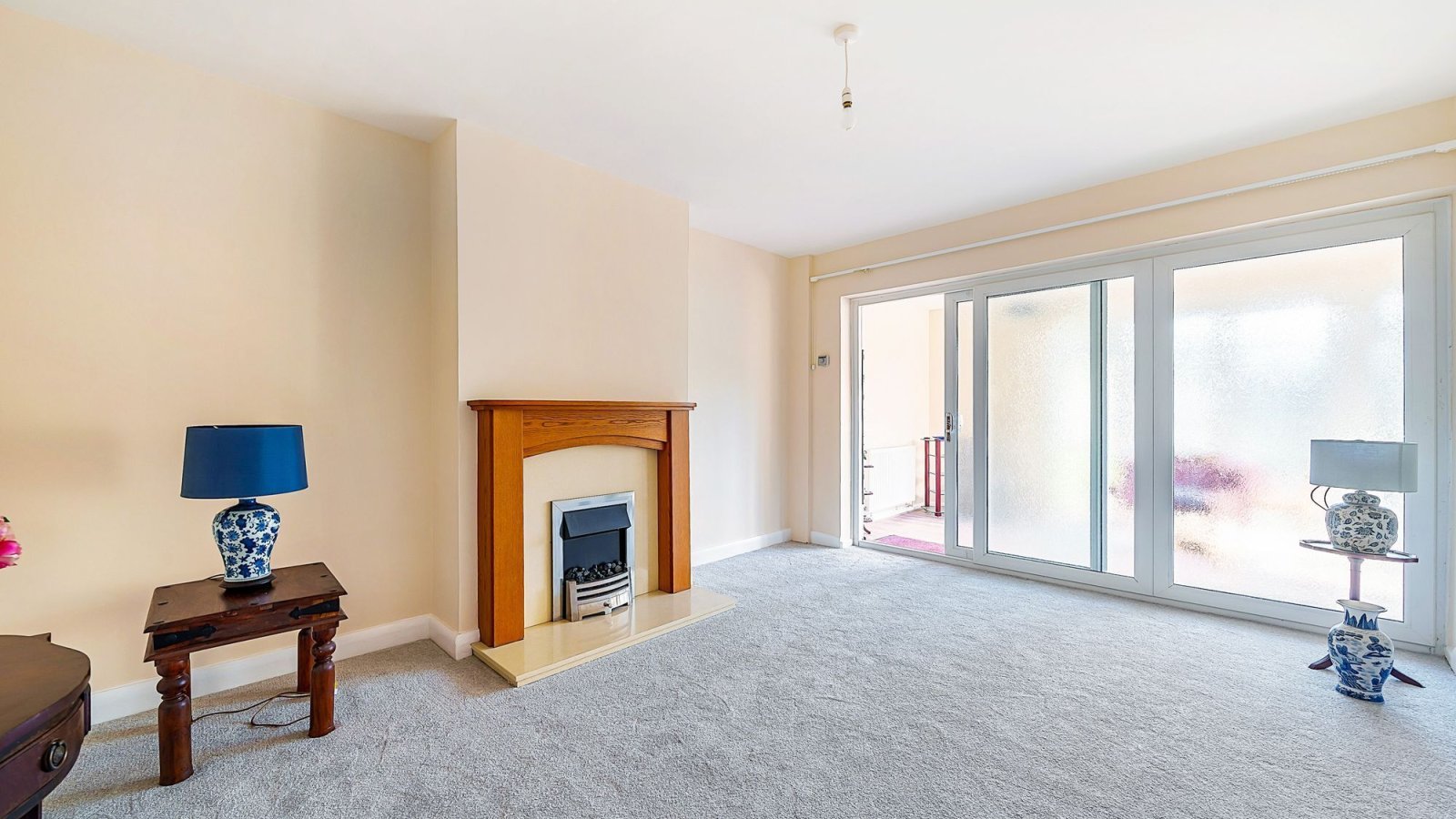 2 bedroom property for sale in Lakehurst Road, Epsom, KT19 Guide