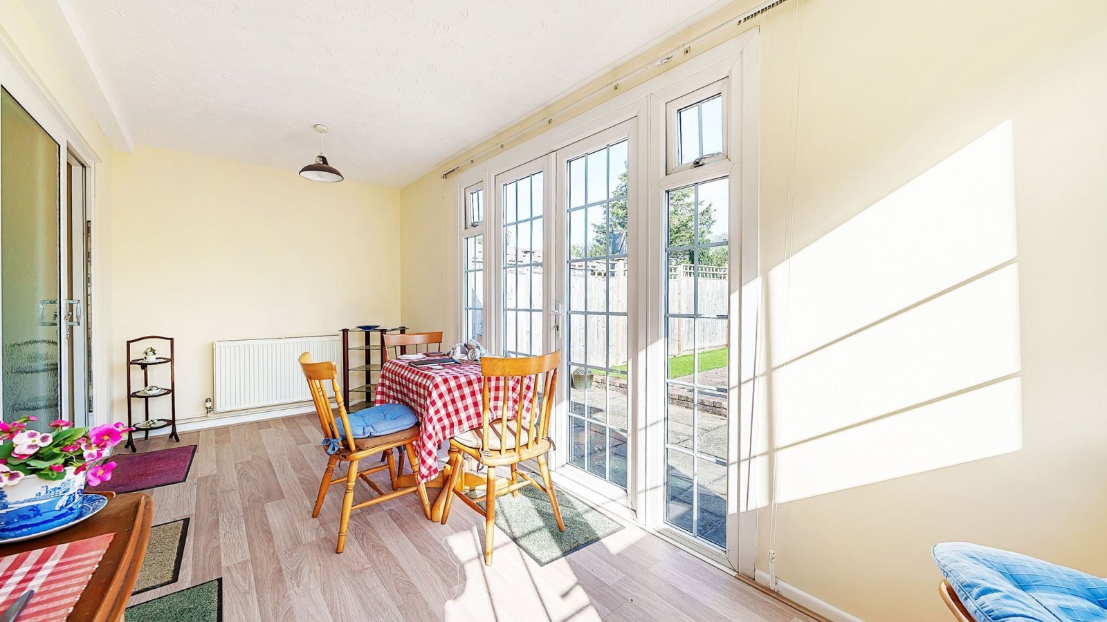 2 bedroom property for sale in Lakehurst Road, Epsom, KT19 Guide