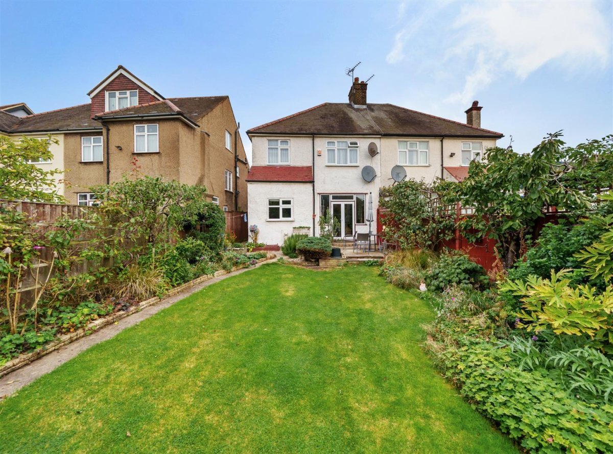 3 bedroom property for sale in Leighton Gardens, London NW10 £1,250,000