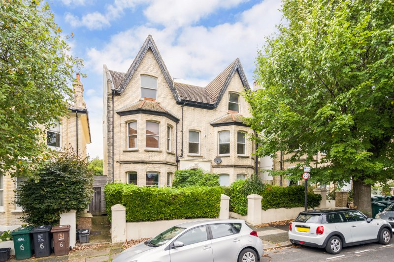 2 bedroom property for sale in Wilbury Gardens, Hove, BN3 £475,000