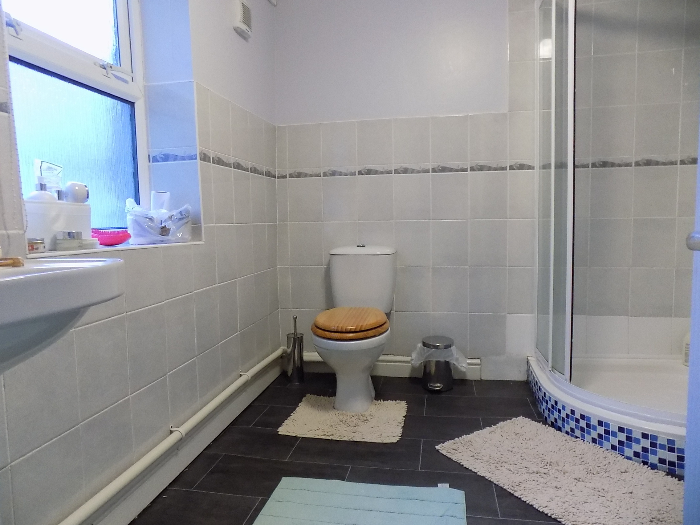 2 bedroom property to let in Holyhead Road, Bangor, Gwynedd, LL57 £