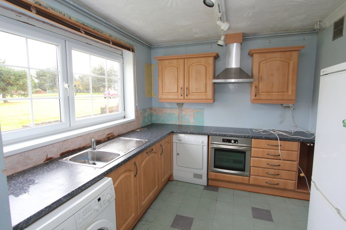 2 bedroom property for sale in Pinewood Square, St. Athan, CF62 £125,000