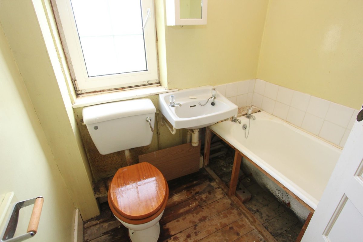 2 bedroom property for sale in Pinewood Square, St. Athan, CF62 £125,000