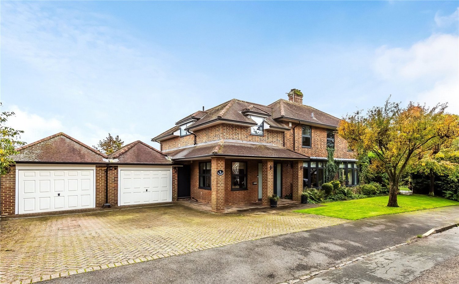 JacksonStops 4 bedroom property for sale in Colley Manor Drive