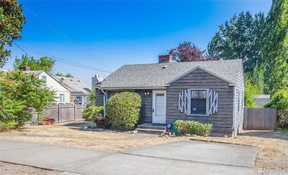 13734 34th Ave S, Tukwila, WA 98168
