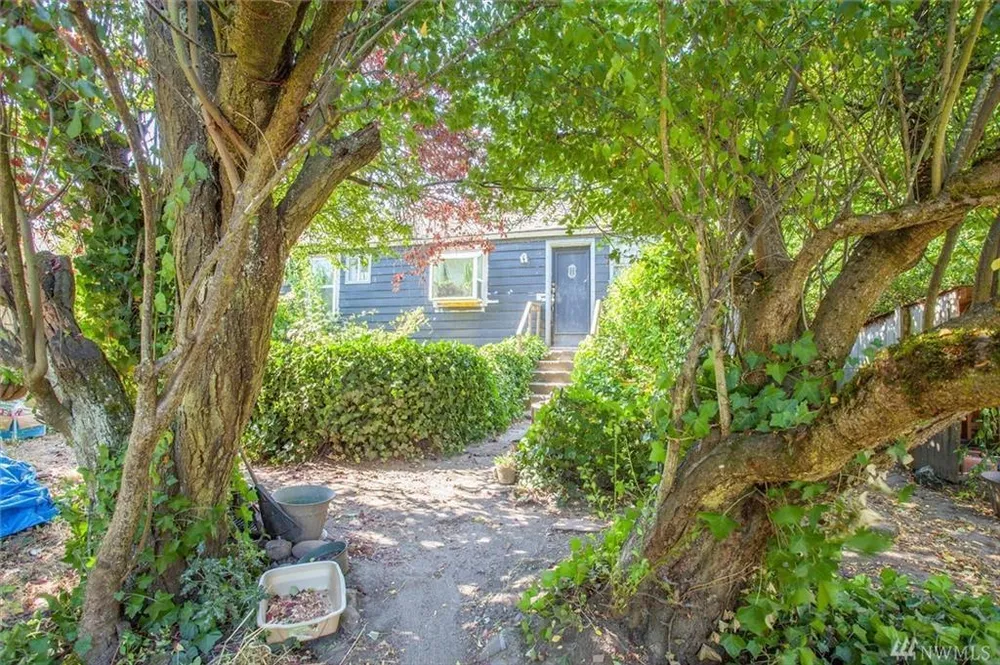 13734 34th Ave S, Tukwila, WA 98168