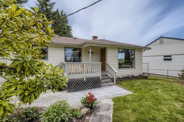 15621 11th Ave SW, Burien, WA 98166