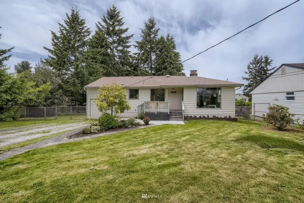 15621 11th Ave SW, Burien, WA 98166