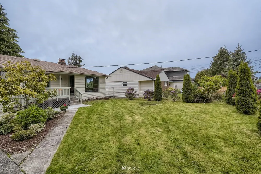 15621 11th Ave SW, Burien, WA 98166