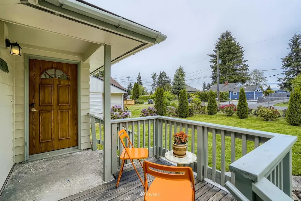 15621 11th Ave SW, Burien, WA 98166