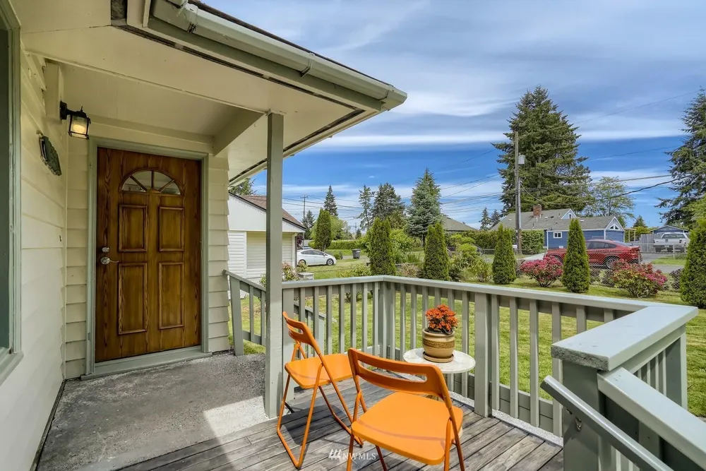 15621 11th Ave SW, Burien, WA 98166
