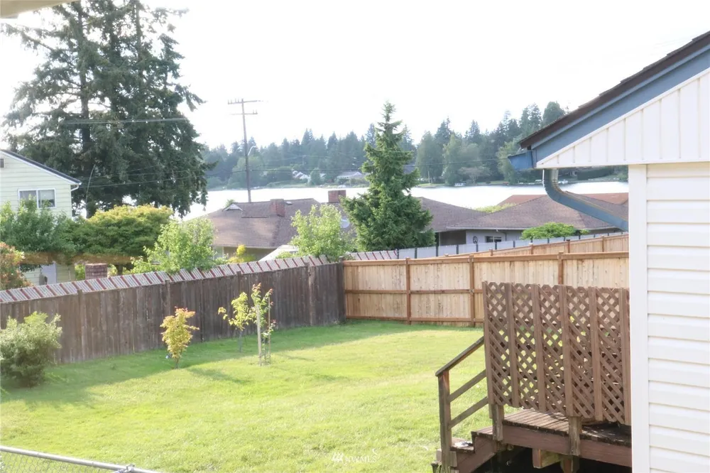 15621 11th Ave SW, Burien, WA 98166