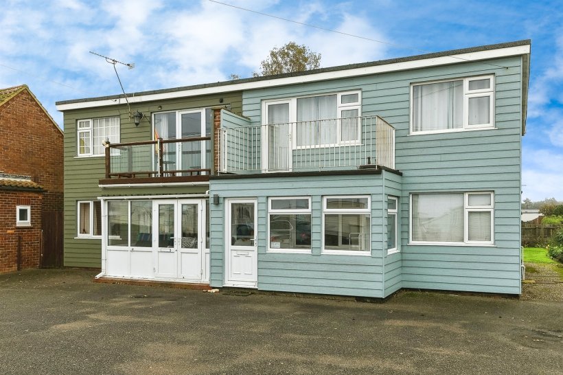 South Beach Road, Hunstanton 3 bedroom ground floor flat William H