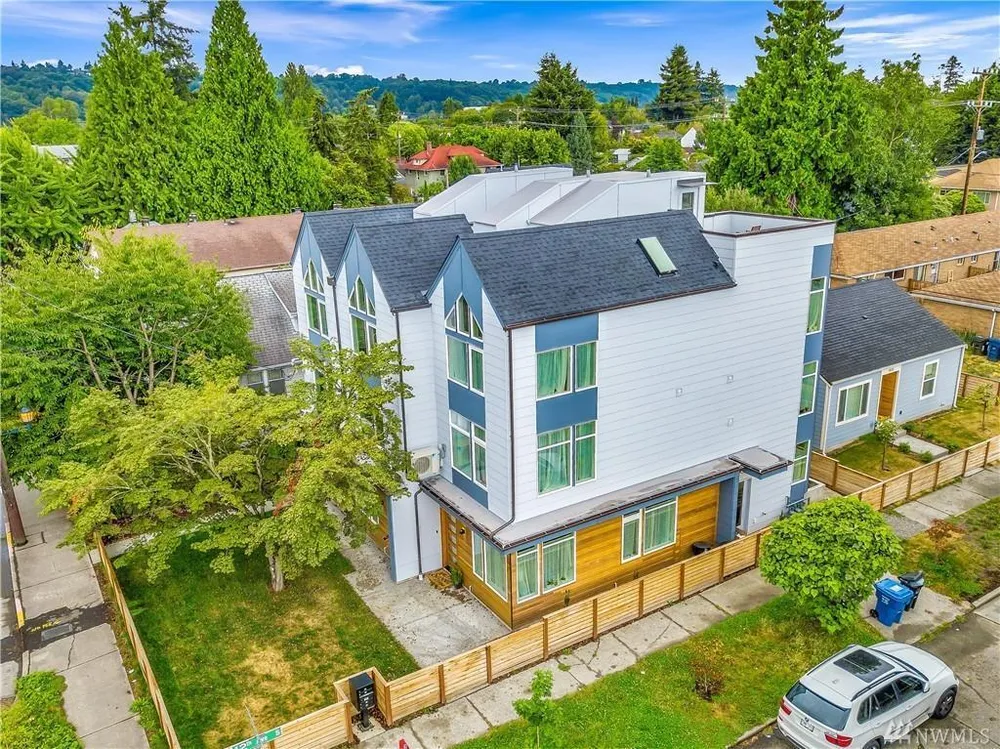 1058 S Cloverdale St, Seattle, WA 98108