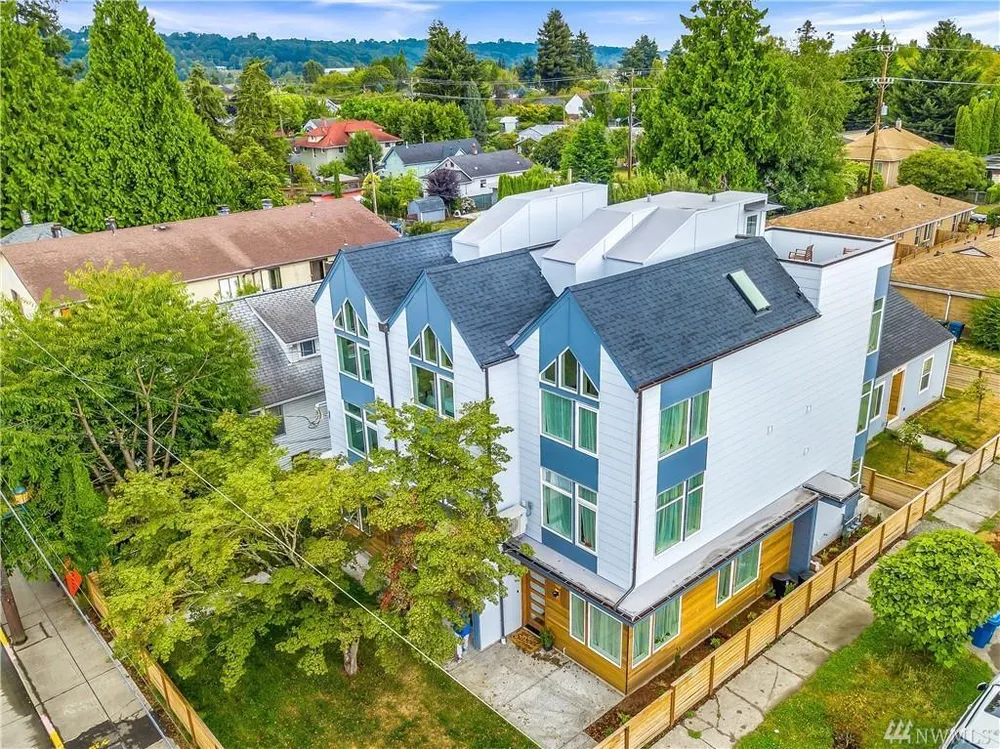 1058 S Cloverdale St, Seattle, WA 98108