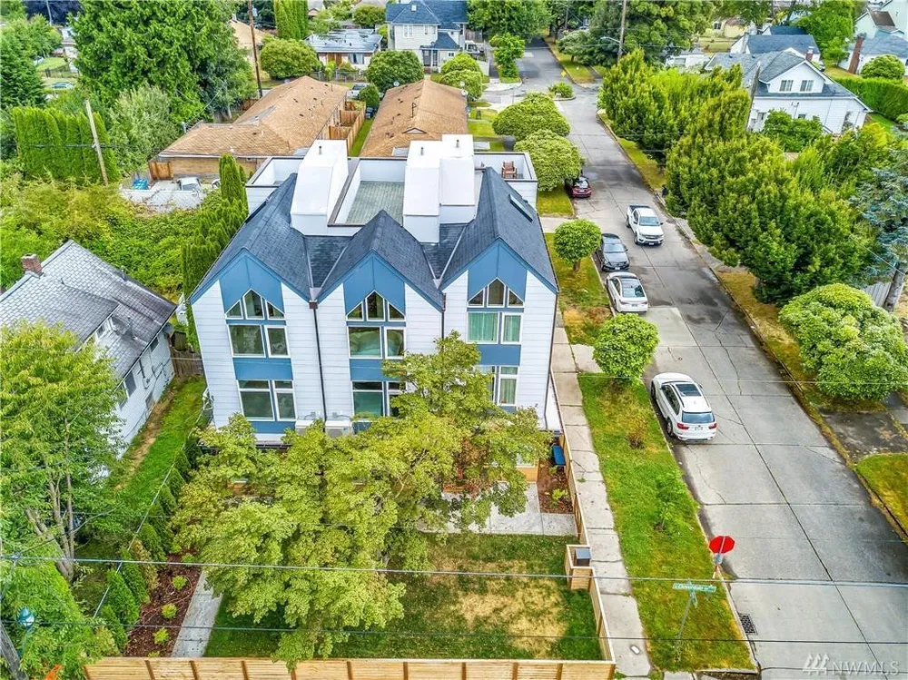 1058 S Cloverdale St, Seattle, WA 98108