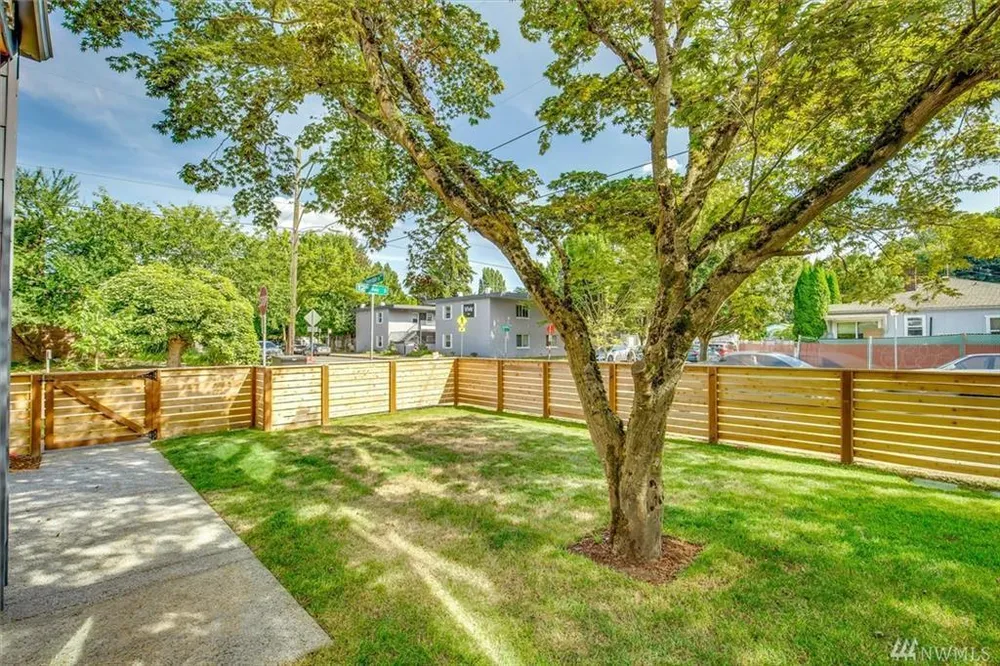 1058 S Cloverdale St, Seattle, WA 98108