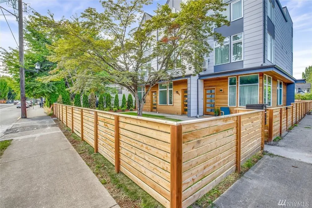 1058 S Cloverdale St, Seattle, WA 98108