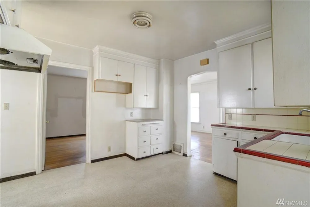 4519 S Holly St, Seattle, WA 98118
