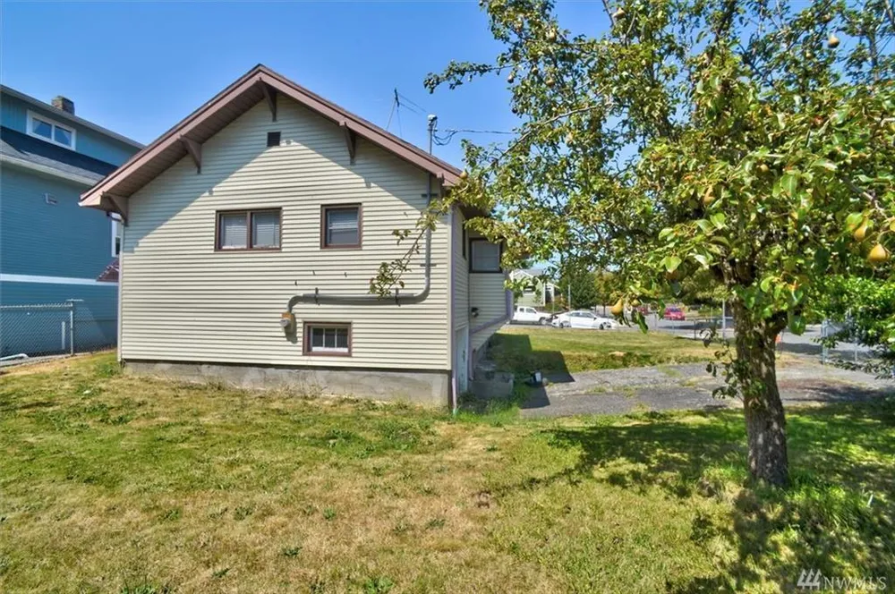 4519 S Holly St, Seattle, WA 98118